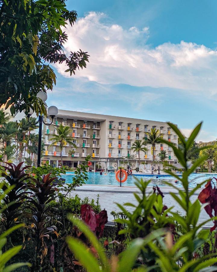 Harris Resort Batam Waterfront Sekupang Екстер'єр фото