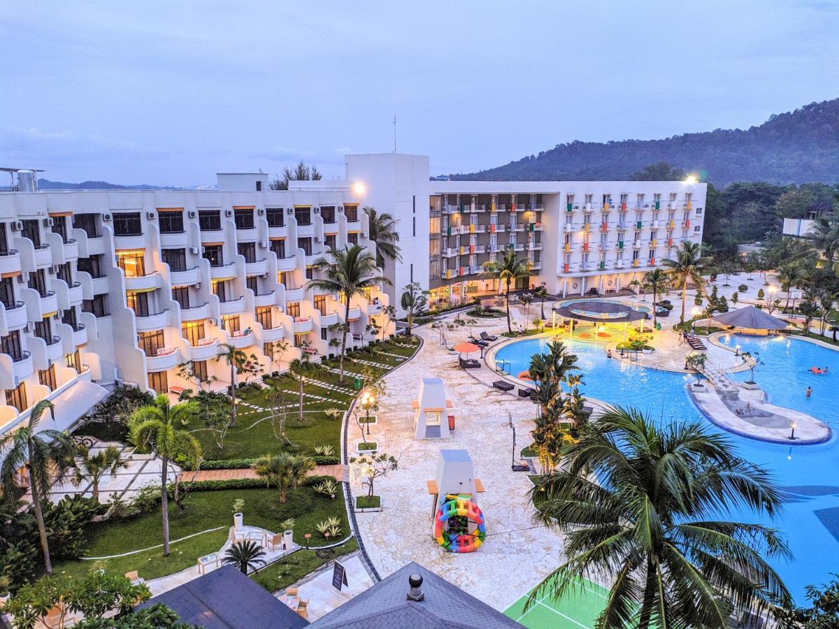 Harris Resort Batam Waterfront Sekupang Екстер'єр фото