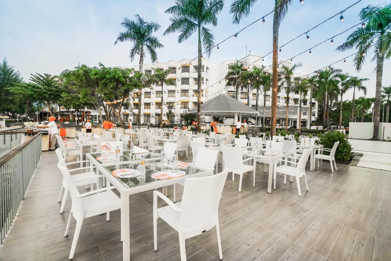 Harris Resort Batam Waterfront Sekupang Екстер'єр фото