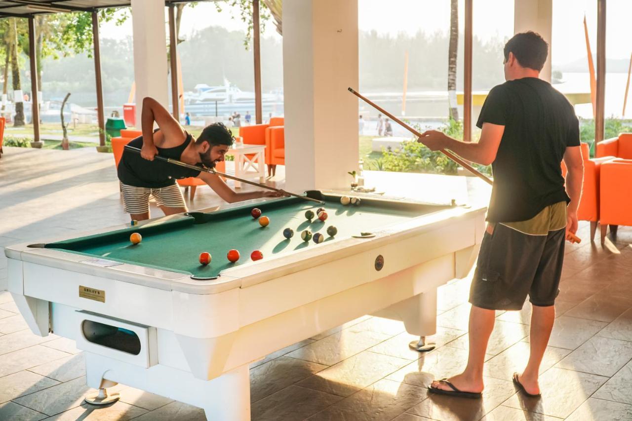 Harris Resort Batam Waterfront Sekupang Екстер'єр фото