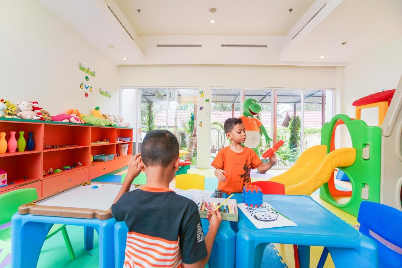 Harris Resort Batam Waterfront Sekupang Екстер'єр фото