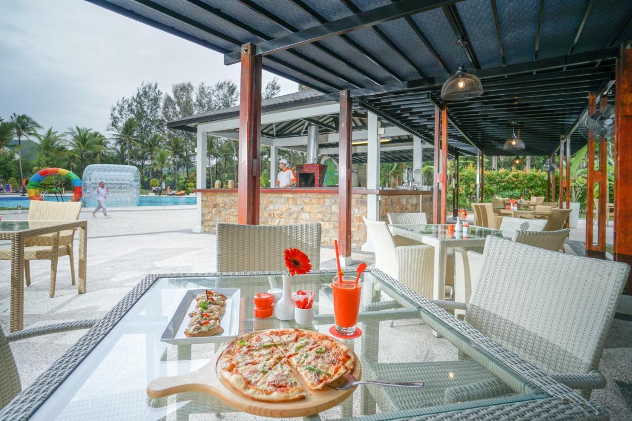 Harris Resort Batam Waterfront Sekupang Екстер'єр фото