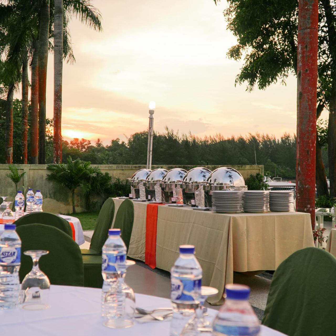 Harris Resort Batam Waterfront Sekupang Екстер'єр фото