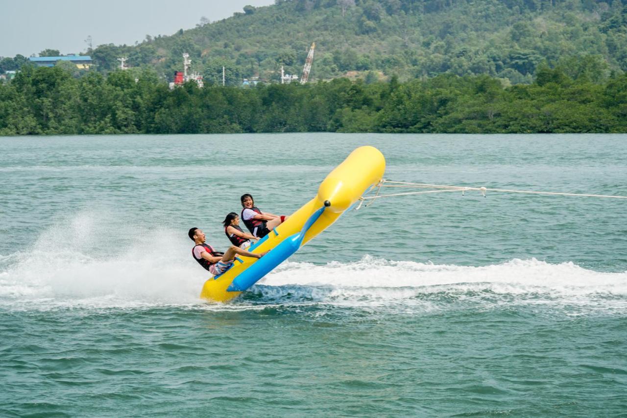 Harris Resort Batam Waterfront Sekupang Екстер'єр фото