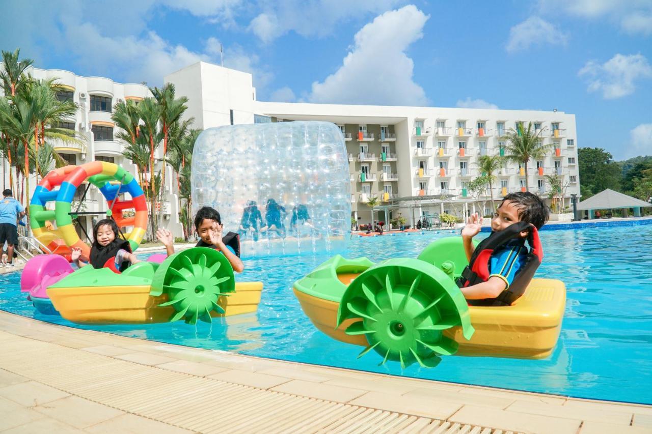 Harris Resort Batam Waterfront Sekupang Екстер'єр фото