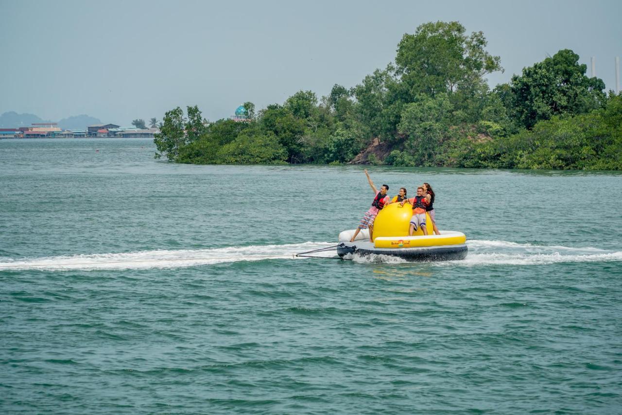 Harris Resort Batam Waterfront Sekupang Екстер'єр фото