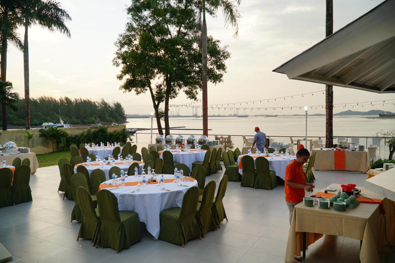 Harris Resort Batam Waterfront Sekupang Екстер'єр фото