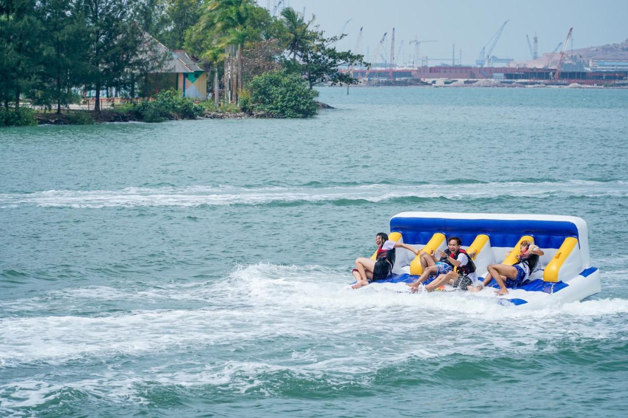 Harris Resort Batam Waterfront Sekupang Екстер'єр фото