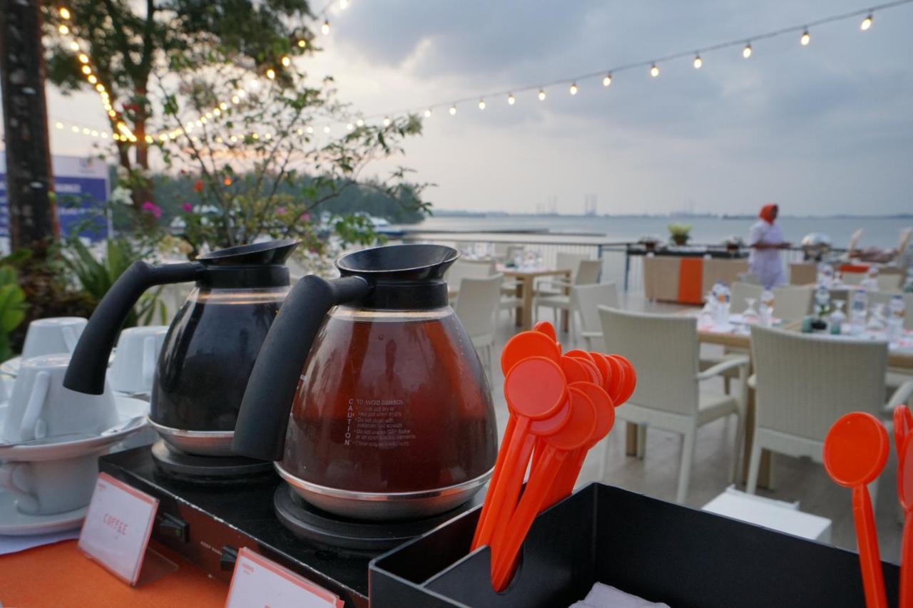 Harris Resort Batam Waterfront Sekupang Екстер'єр фото