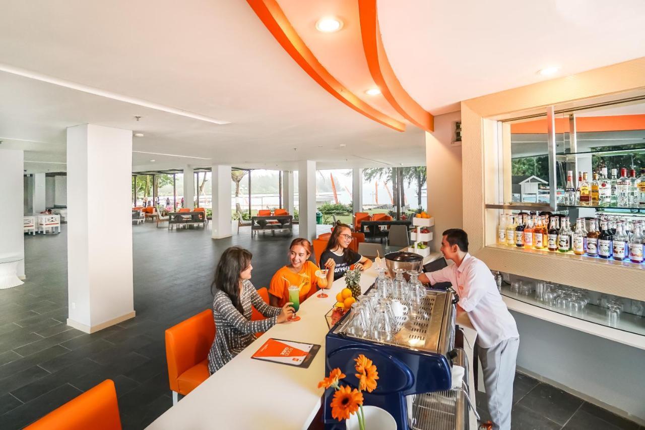Harris Resort Batam Waterfront Sekupang Екстер'єр фото