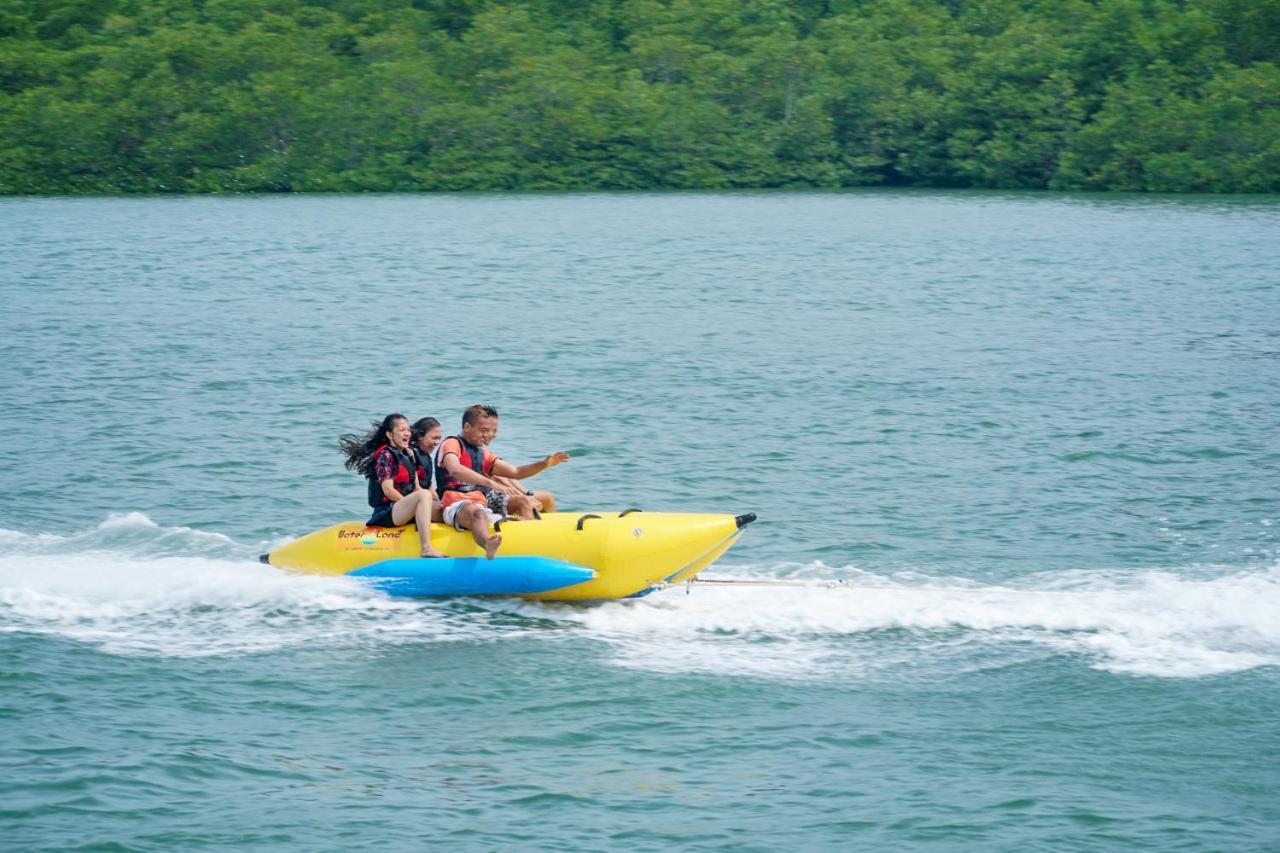 Harris Resort Batam Waterfront Sekupang Екстер'єр фото