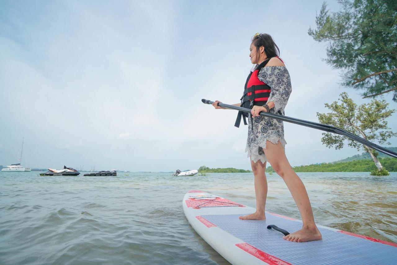 Harris Resort Batam Waterfront Sekupang Екстер'єр фото